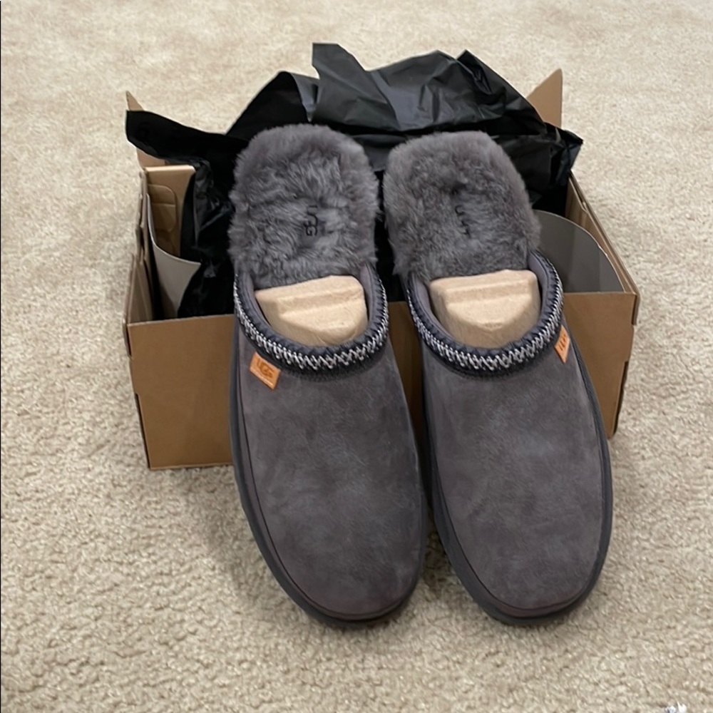 UGG SLIPPERS